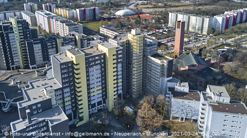 24.03.2021 - Marx-Zentrum und Karl-Marx-Ring 52-62 und Studentenwohnheim in Neuperlach