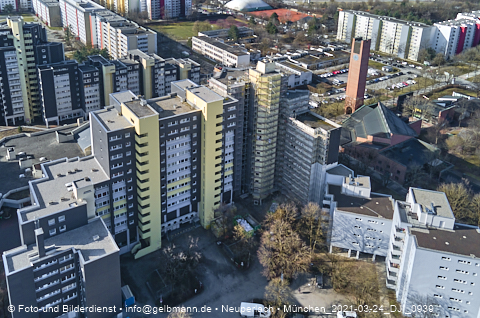 24.03.2021 - Marx-Zentrum und Karl-Marx-Ring 52-62 und Studentenwohnheim in Neuperlach