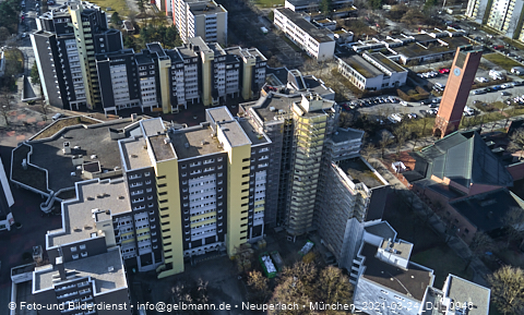 24.03.2021 - Marx-Zentrum und Karl-Marx-Ring 52-62 und Studentenwohnheim in Neuperlach
