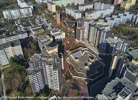 24.03.2021 - Marx-Zentrum und Karl-Marx-Ring 52-62 und Studentenwohnheim in Neuperlach