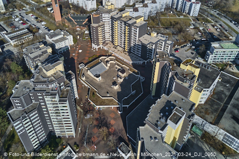 24.03.2021 - Marx-Zentrum und Karl-Marx-Ring 52-62 und Studentenwohnheim in Neuperlach
