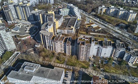 24.03.2021 - Marx-Zentrum und Karl-Marx-Ring 52-62 und Studentenwohnheim in Neuperlach