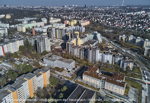 24.03.2021 - Marx-Zentrum und Karl-Marx-Ring 52-62 und Studentenwohnheim in Neuperlach