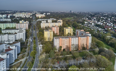 28.04.2021 - Marx-Zentrum und Karl-Marx-Ring 52-62 und Studentenwohnheim in Neuperlach