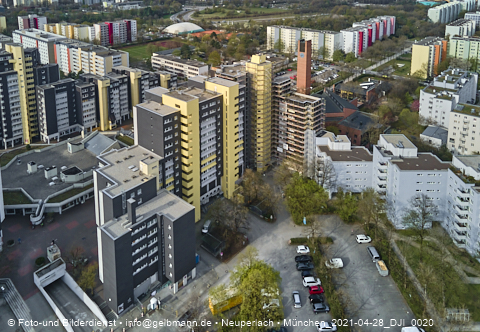 28.04.2021 - Marx-Zentrum und Karl-Marx-Ring 52-62 und Studentenwohnheim in Neuperlach