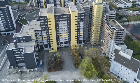 28.04.2021 - Marx-Zentrum und Karl-Marx-Ring 52-62 und Studentenwohnheim in Neuperlach