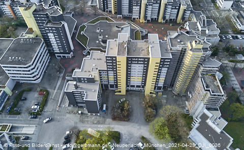 28.04.2021 - Marx-Zentrum und Karl-Marx-Ring 52-62 und Studentenwohnheim in Neuperlach