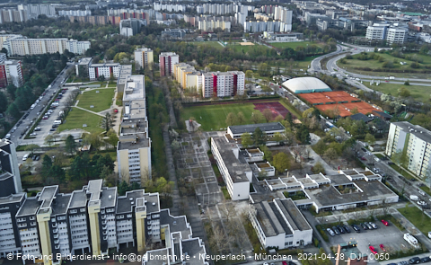 28.04.2021 - Marx-Zentrum und Karl-Marx-Ring 52-62 und Studentenwohnheim in Neuperlach