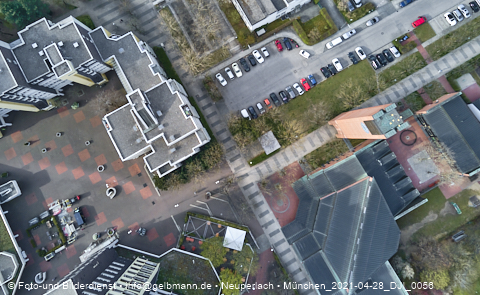 28.04.2021 - Marx-Zentrum und Karl-Marx-Ring 52-62 und Studentenwohnheim in Neuperlach