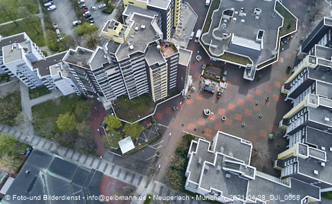 28.04.2021 - Marx-Zentrum und Karl-Marx-Ring 52-62 und Studentenwohnheim in Neuperlach