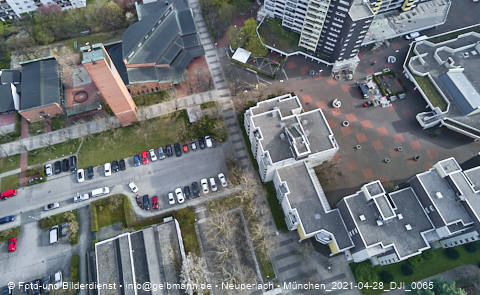 28.04.2021 - Marx-Zentrum und Karl-Marx-Ring 52-62 und Studentenwohnheim in Neuperlach