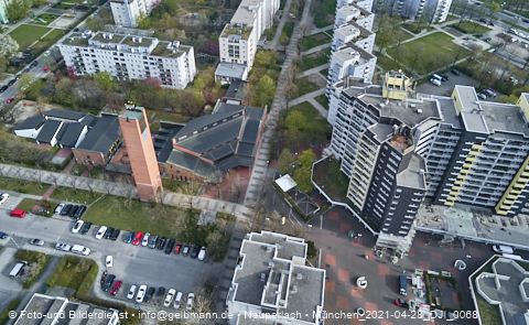28.04.2021 - Marx-Zentrum und Karl-Marx-Ring 52-62 und Studentenwohnheim in Neuperlach