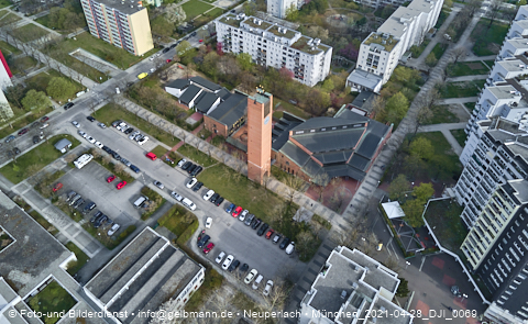 28.04.2021 - Marx-Zentrum und Karl-Marx-Ring 52-62 und Studentenwohnheim in Neuperlach