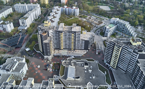28.04.2021 - Marx-Zentrum und Karl-Marx-Ring 52-62 und Studentenwohnheim in Neuperlach