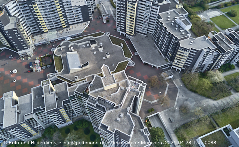 28.04.2021 - Marx-Zentrum und Karl-Marx-Ring 52-62 und Studentenwohnheim in Neuperlach