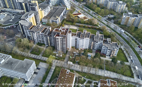28.04.2021 - Marx-Zentrum und Karl-Marx-Ring 52-62 und Studentenwohnheim in Neuperlach