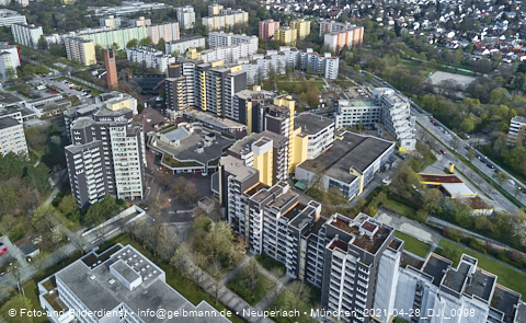 28.04.2021 - Marx-Zentrum und Karl-Marx-Ring 52-62 und Studentenwohnheim in Neuperlach