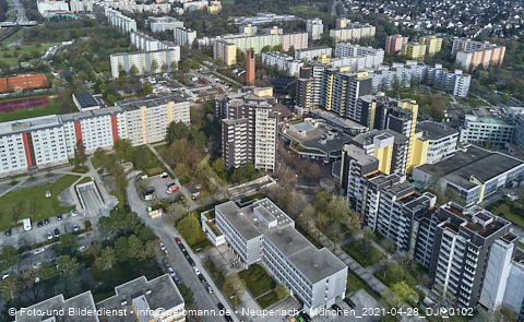 28.04.2021 - Marx-Zentrum und Karl-Marx-Ring 52-62 und Studentenwohnheim in Neuperlach