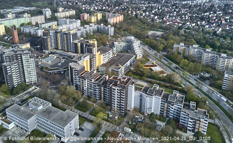 28.04.2021 - Marx-Zentrum und Karl-Marx-Ring 52-62 und Studentenwohnheim in Neuperlach
