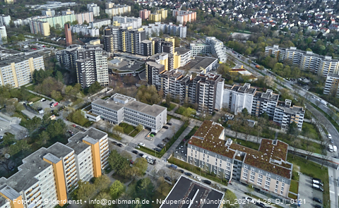 28.04.2021 - Marx-Zentrum und Karl-Marx-Ring 52-62 und Studentenwohnheim in Neuperlach