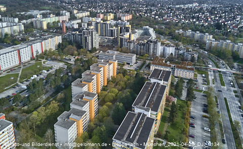 28.04.2021 - Marx-Zentrum und Karl-Marx-Ring 52-62 und Studentenwohnheim in Neuperlach
