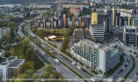30.04.2021 - Marx-Zentrum und Karl-Marx-Ring 52-62 und Studentenwohnheim in Neuperlach