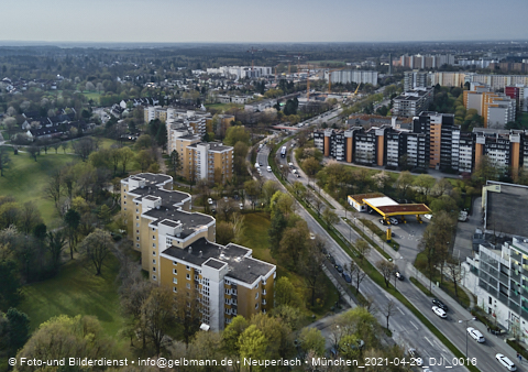 30.04.2021 - Marx-Zentrum und Karl-Marx-Ring 52-62 und Studentenwohnheim in Neuperlach