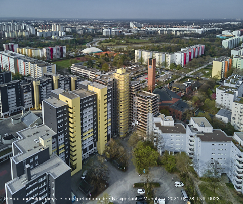 30.04.2021 - Marx-Zentrum und Karl-Marx-Ring 52-62 und Studentenwohnheim in Neuperlach