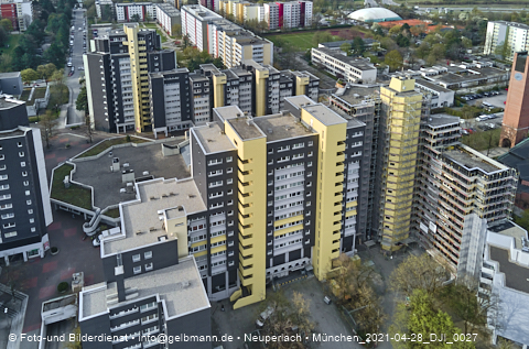 30.04.2021 - Marx-Zentrum und Karl-Marx-Ring 52-62 und Studentenwohnheim in Neuperlach