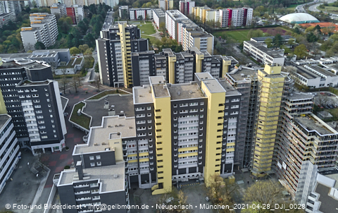 30.04.2021 - Marx-Zentrum und Karl-Marx-Ring 52-62 und Studentenwohnheim in Neuperlach