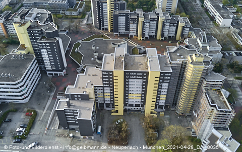 30.04.2021 - Marx-Zentrum und Karl-Marx-Ring 52-62 und Studentenwohnheim in Neuperlach