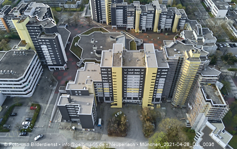 30.04.2021 - Marx-Zentrum und Karl-Marx-Ring 52-62 und Studentenwohnheim in Neuperlach
