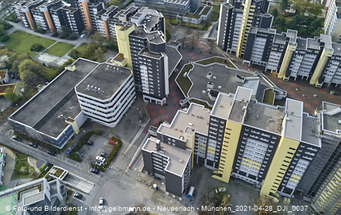 30.04.2021 - Marx-Zentrum und Karl-Marx-Ring 52-62 und Studentenwohnheim in Neuperlach