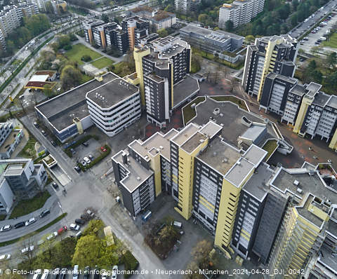 30.04.2021 - Marx-Zentrum und Karl-Marx-Ring 52-62 und Studentenwohnheim in Neuperlach