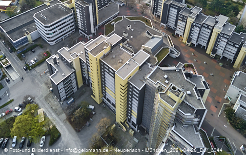 30.04.2021 - Marx-Zentrum und Karl-Marx-Ring 52-62 und Studentenwohnheim in Neuperlach