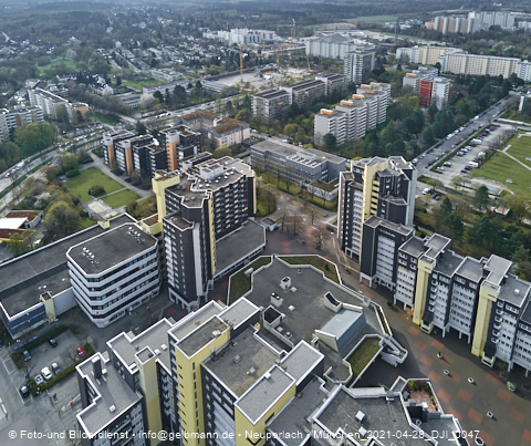30.04.2021 - Marx-Zentrum und Karl-Marx-Ring 52-62 und Studentenwohnheim in Neuperlach