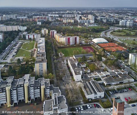 30.04.2021 - Marx-Zentrum und Karl-Marx-Ring 52-62 und Studentenwohnheim in Neuperlach