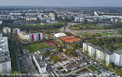 30.04.2021 - Marx-Zentrum und Karl-Marx-Ring 52-62 und Studentenwohnheim in Neuperlach