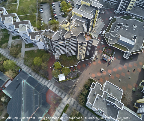 30.04.2021 - Marx-Zentrum und Karl-Marx-Ring 52-62 und Studentenwohnheim in Neuperlach