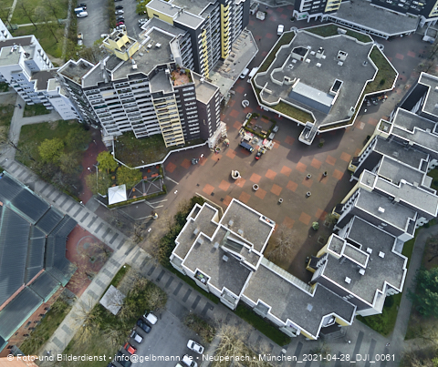 30.04.2021 - Marx-Zentrum und Karl-Marx-Ring 52-62 und Studentenwohnheim in Neuperlach