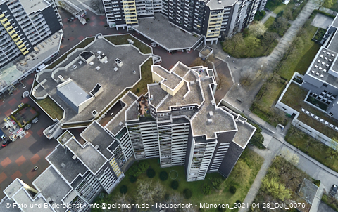 30.04.2021 - Marx-Zentrum und Karl-Marx-Ring 52-62 und Studentenwohnheim in Neuperlach