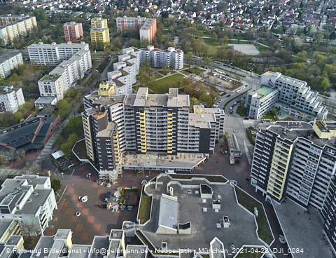 30.04.2021 - Marx-Zentrum und Karl-Marx-Ring 52-62 und Studentenwohnheim in Neuperlach