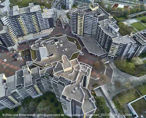 30.04.2021 - Marx-Zentrum und Karl-Marx-Ring 52-62 und Studentenwohnheim in Neuperlach