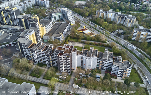 30.04.2021 - Marx-Zentrum und Karl-Marx-Ring 52-62 und Studentenwohnheim in Neuperlach