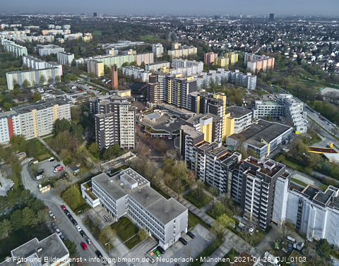 30.04.2021 - Marx-Zentrum und Karl-Marx-Ring 52-62 und Studentenwohnheim in Neuperlach