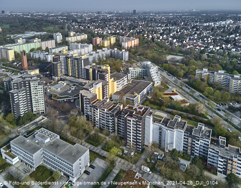 30.04.2021 - Marx-Zentrum und Karl-Marx-Ring 52-62 und Studentenwohnheim in Neuperlach
