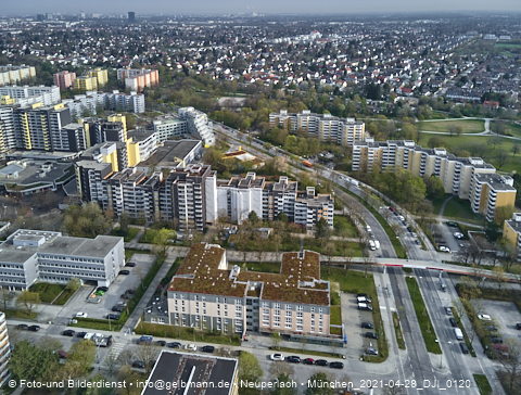 30.04.2021 - Marx-Zentrum und Karl-Marx-Ring 52-62 und Studentenwohnheim in Neuperlach