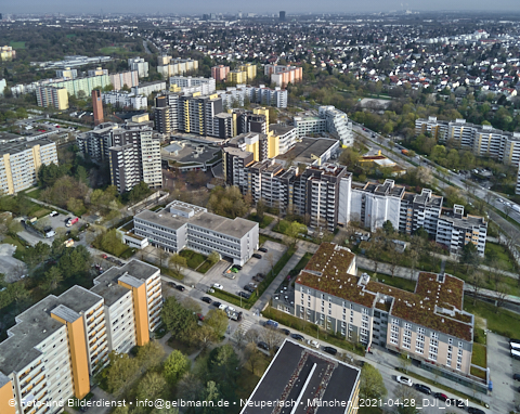 30.04.2021 - Marx-Zentrum und Karl-Marx-Ring 52-62 und Studentenwohnheim in Neuperlach