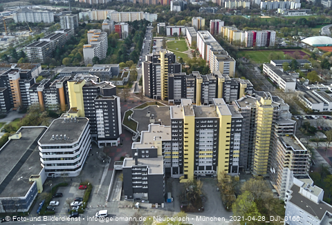 30.04.2021 - Marx-Zentrum und Karl-Marx-Ring 52-62 und Studentenwohnheim in Neuperlach
