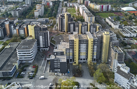 30.04.2021 - Marx-Zentrum und Karl-Marx-Ring 52-62 und Studentenwohnheim in Neuperlach